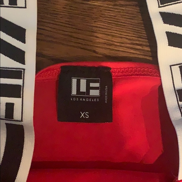 LF crop top trendy red with strap detail - Picture 3 of 4